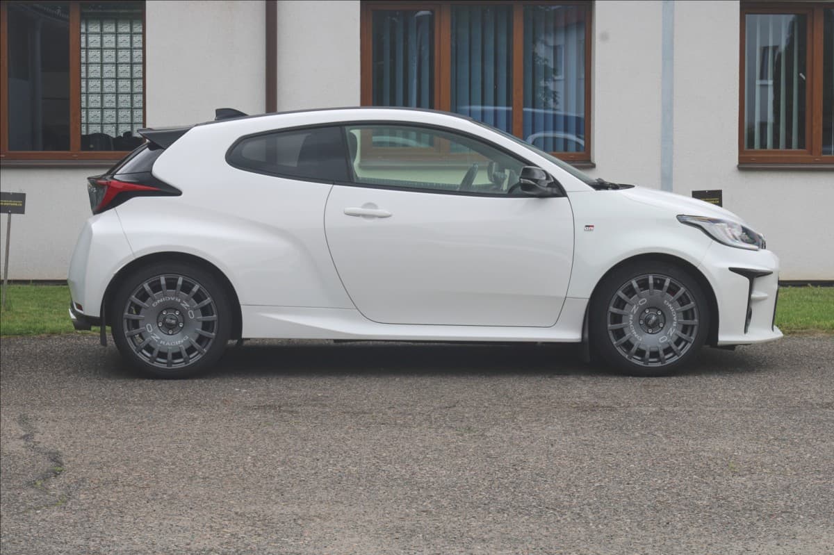 2021 Toyota YARIS - 3