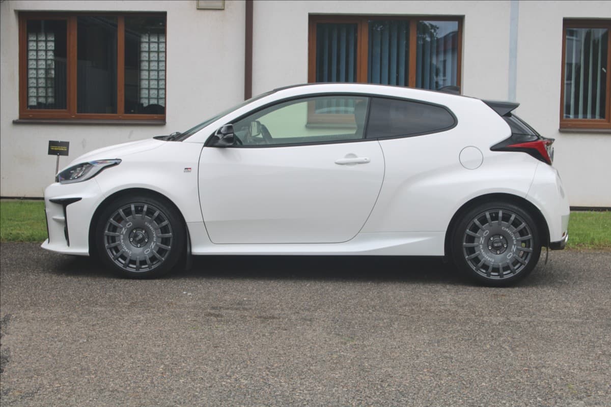2021 Toyota YARIS - 9