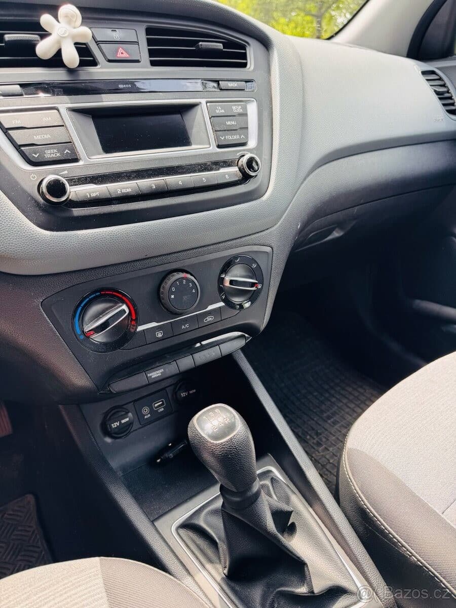 2015 Hyundai i20 - 10