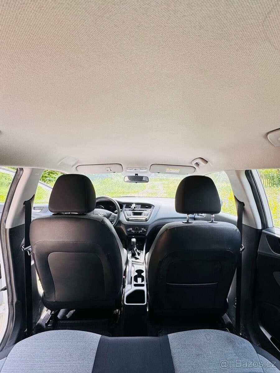 2015 Hyundai i20 - 11