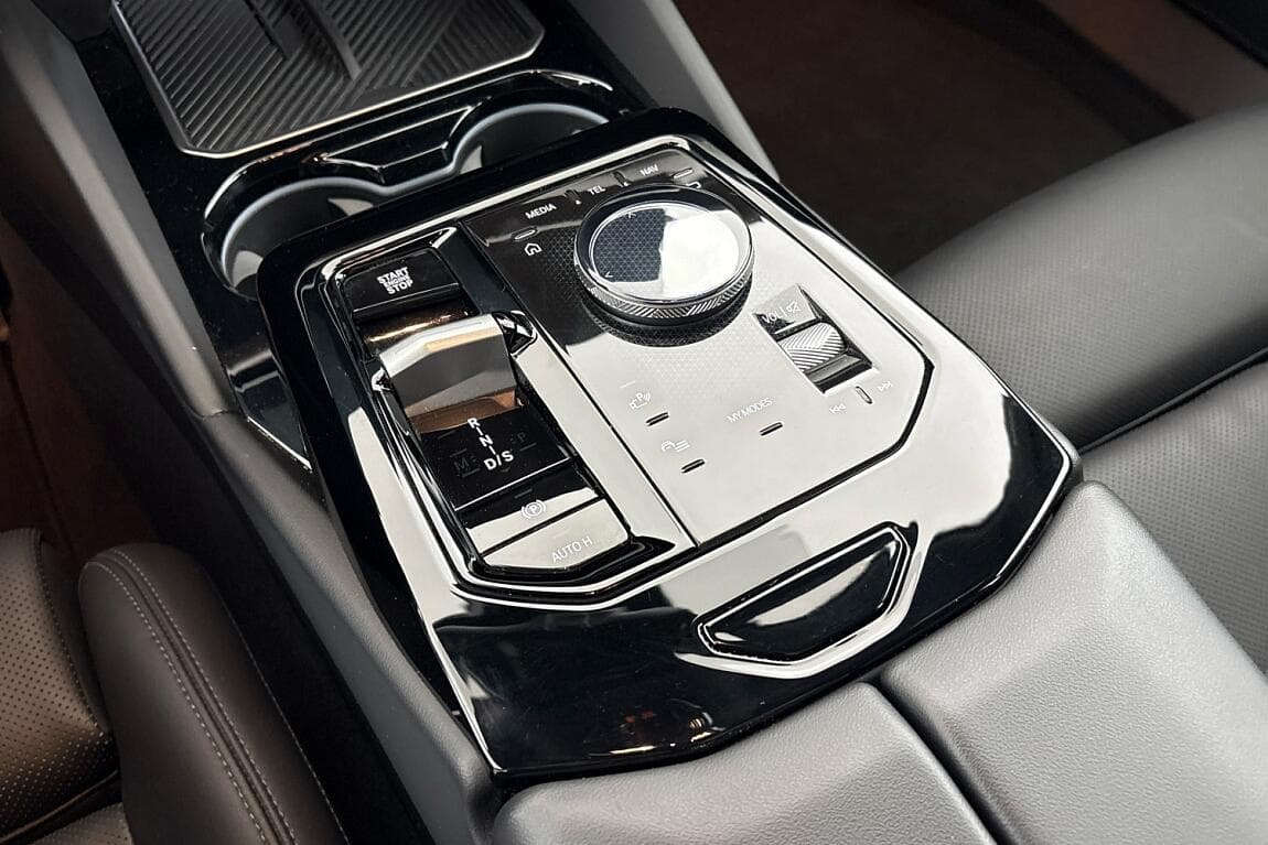 2025 BMW 5-SERIES - 11