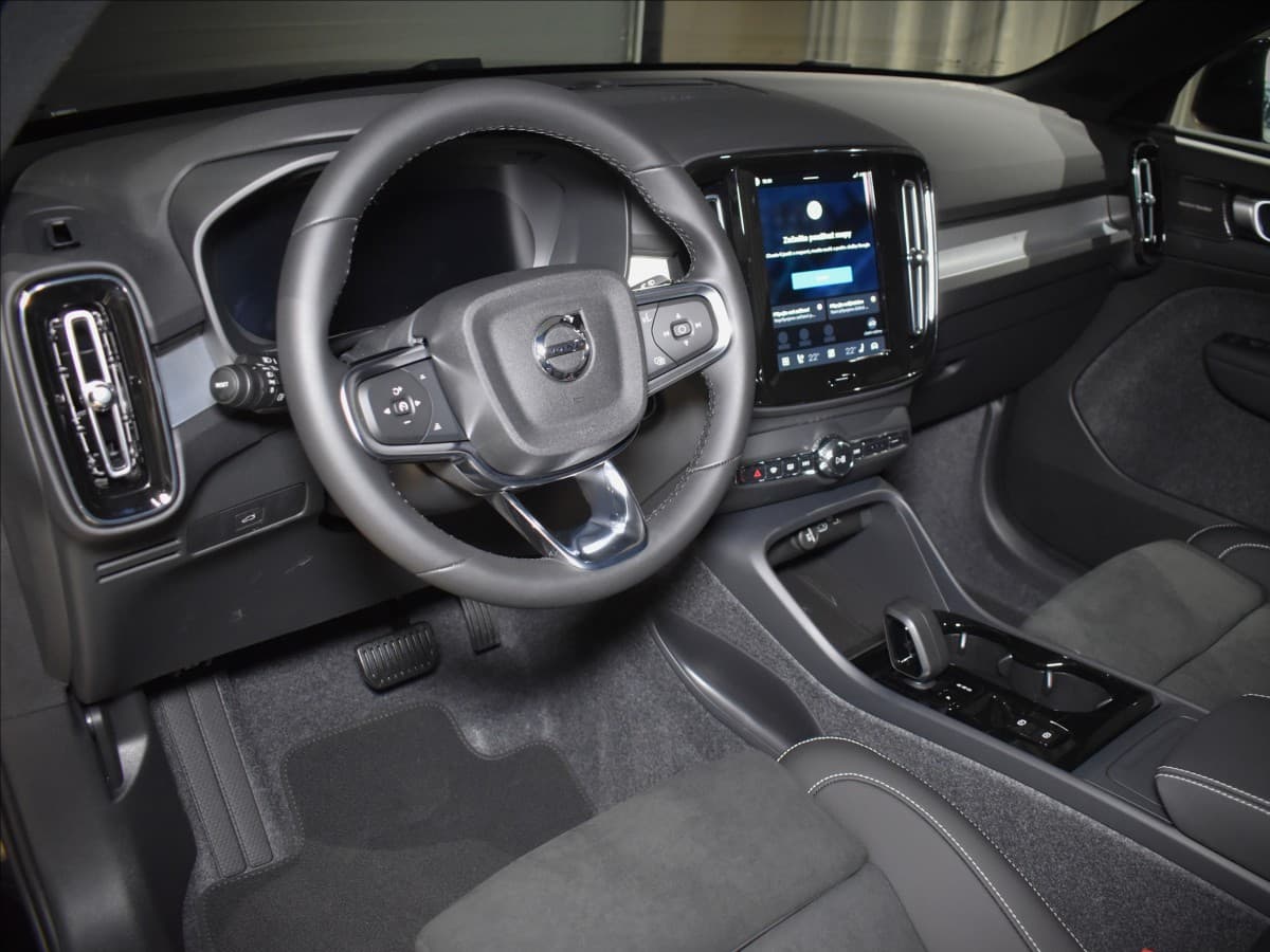 2026 Volvo XC40 - 12
