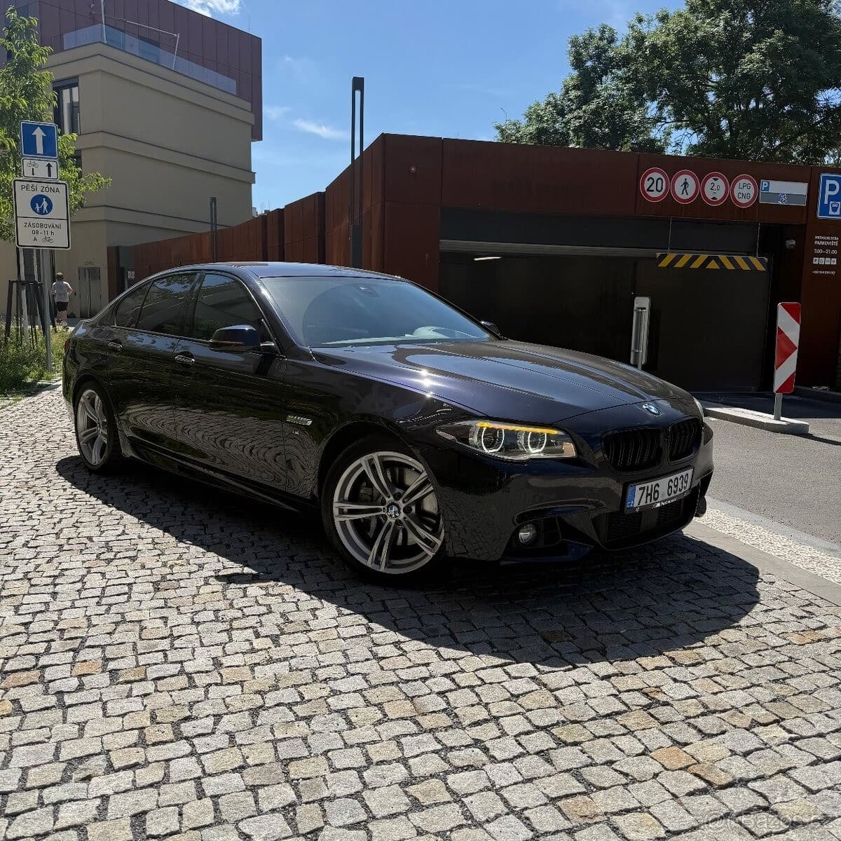 2016 BMW 5-SERIES - 17