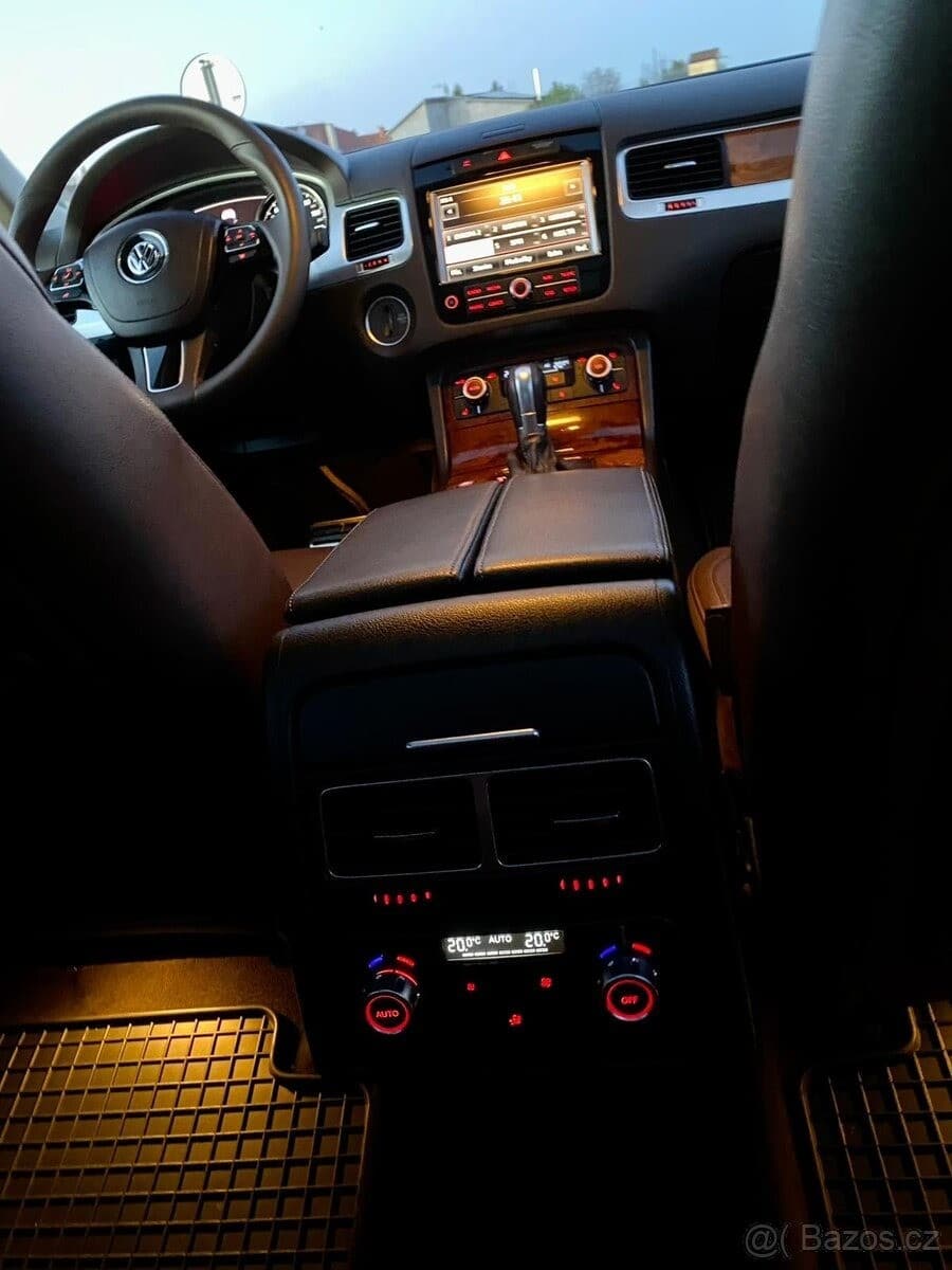 2011 Volkswagen TOUAREG - 10