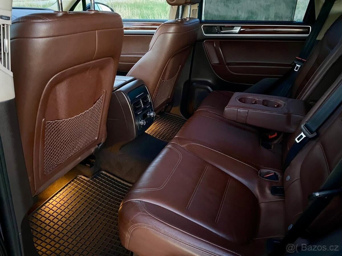 2011 Volkswagen TOUAREG - 12