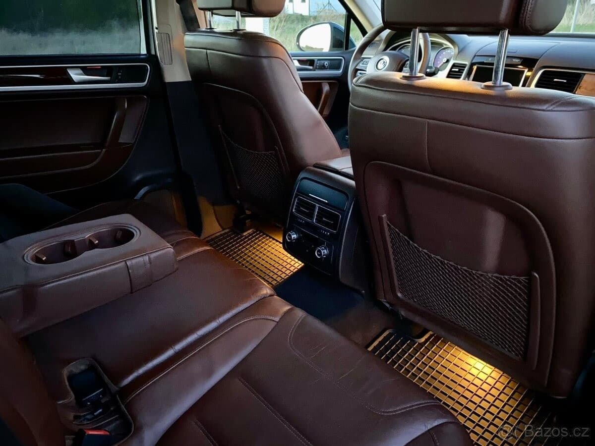 2011 Volkswagen TOUAREG - 14