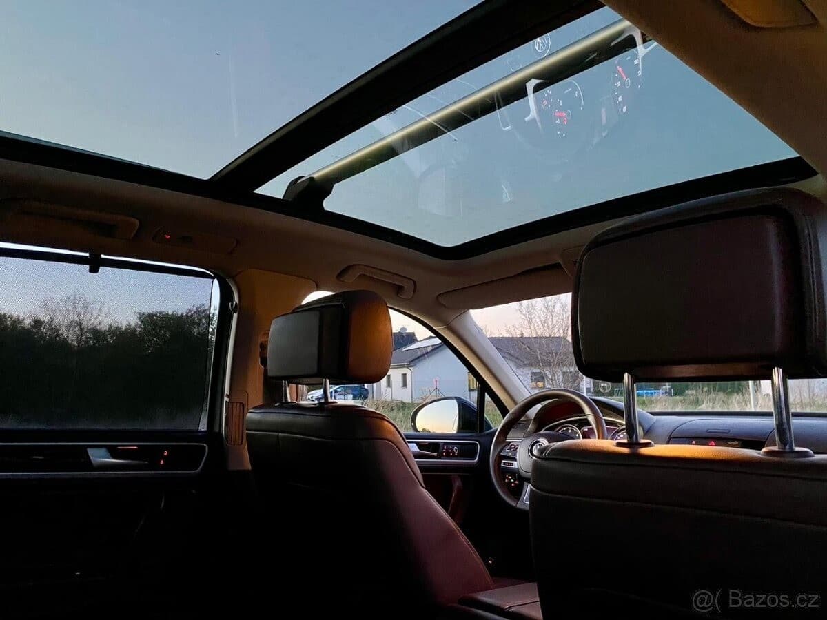 2011 Volkswagen TOUAREG - 15