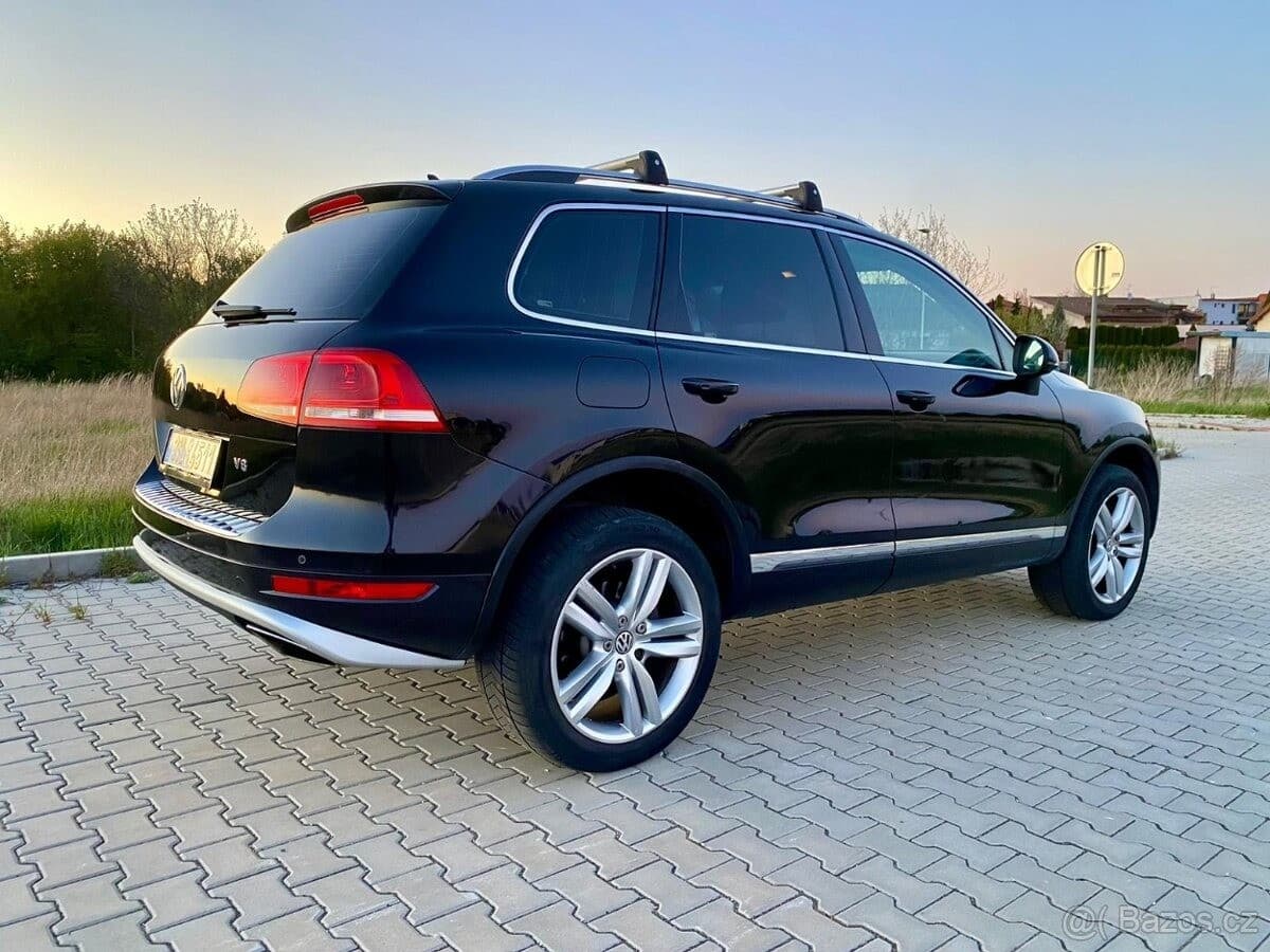 2011 Volkswagen TOUAREG - 4