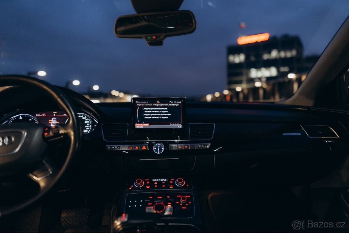 2010 Audi A8 - 12