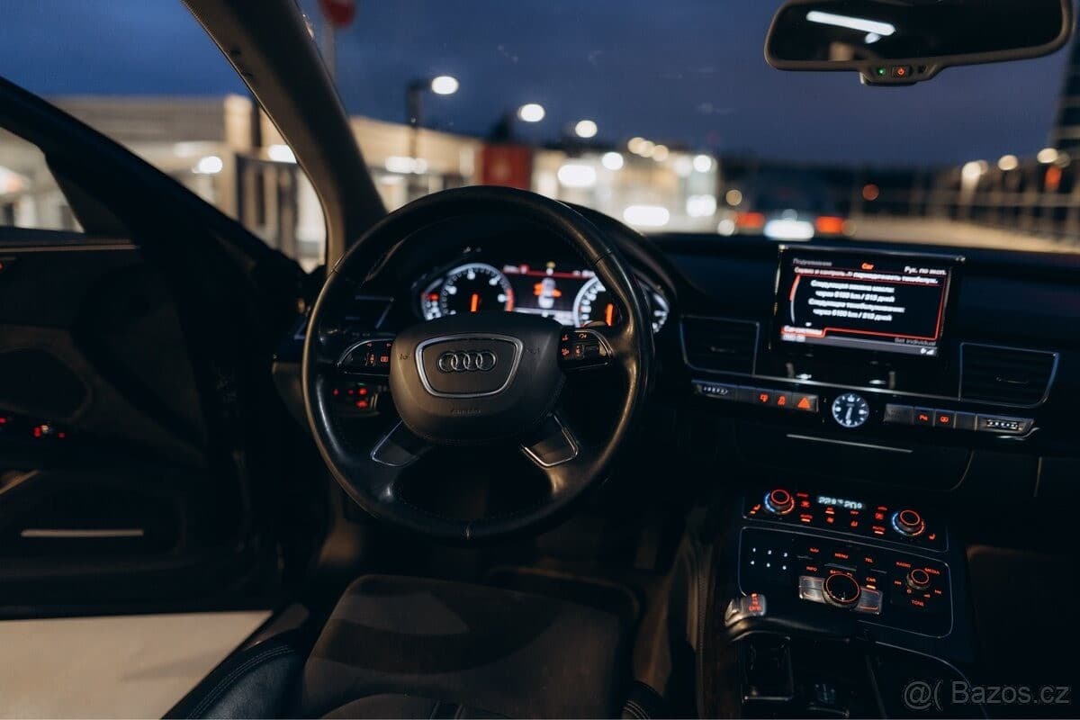 2010 Audi A8 - 15