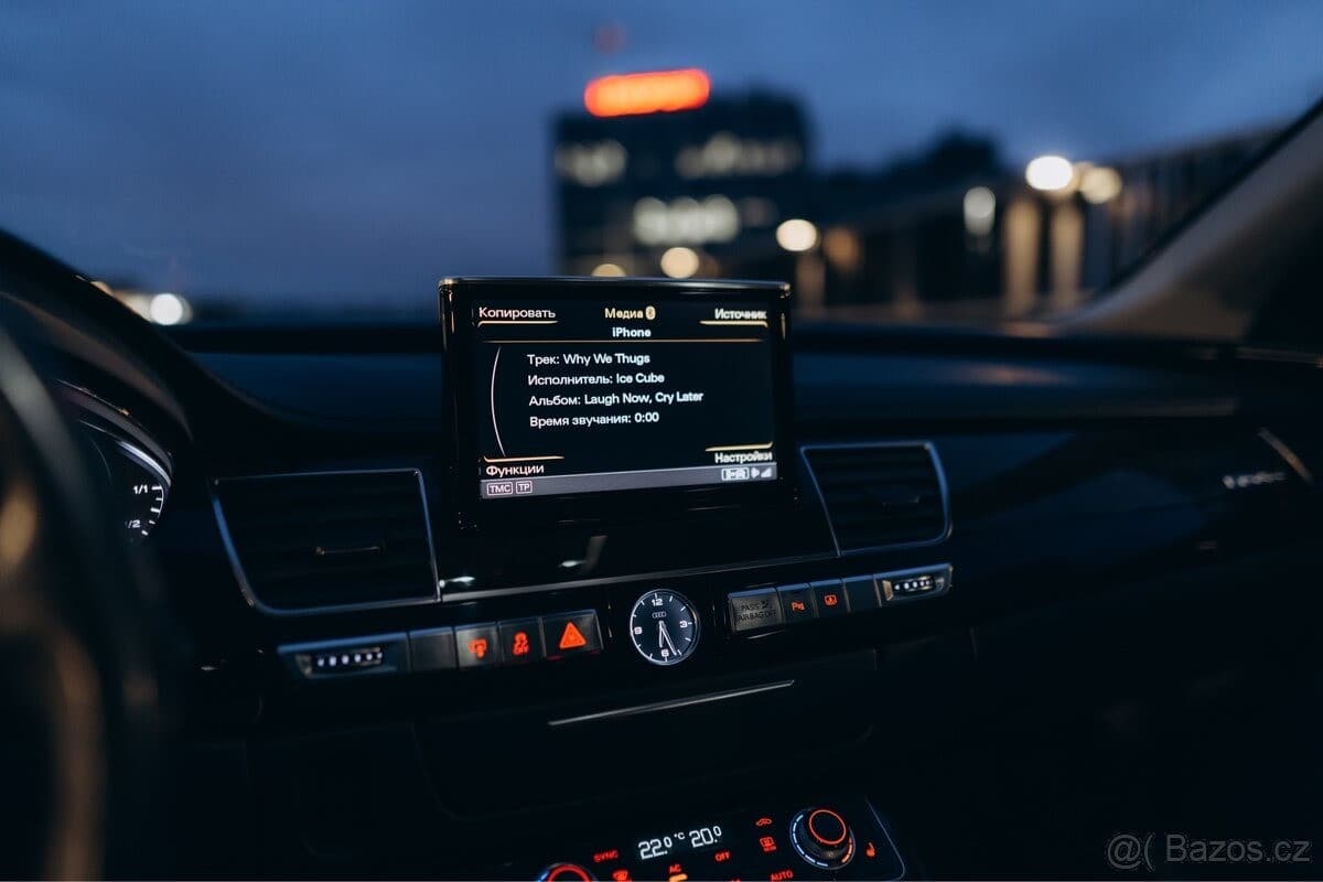 2010 Audi A8 - 16