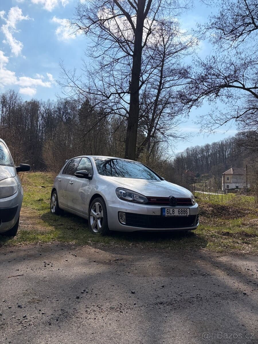 Volkswagen GOLF - 2