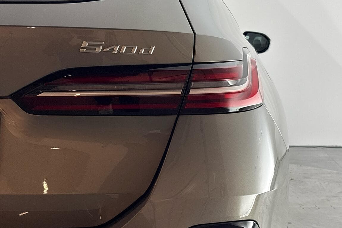 2025 BMW 5-SERIES - 7
