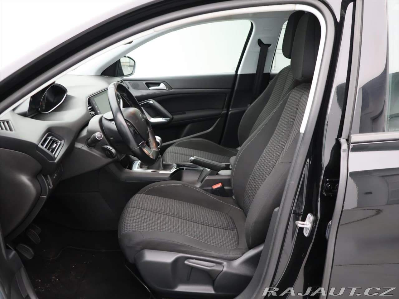 2018 Peugeot 308 - 21