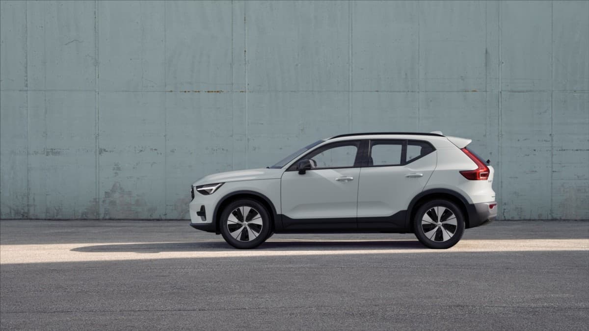 2026 Volvo XC40 - 46