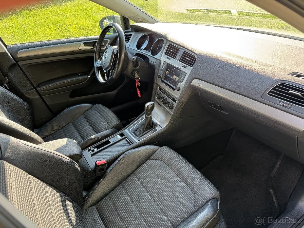 2015 Volkswagen GOLF - 25