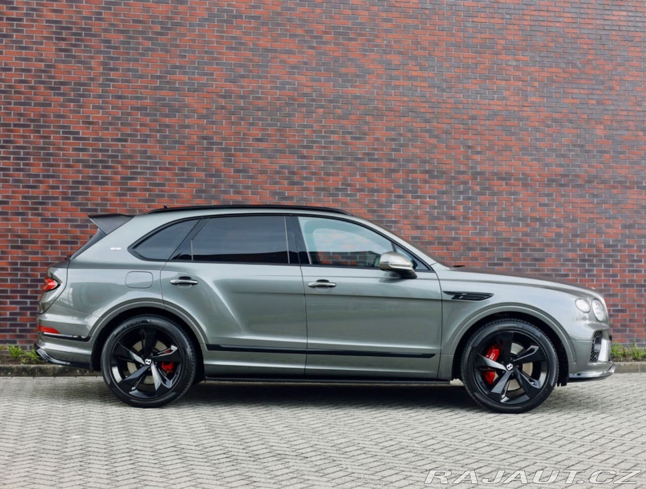 2021 Bentley BENTAYGA - 21