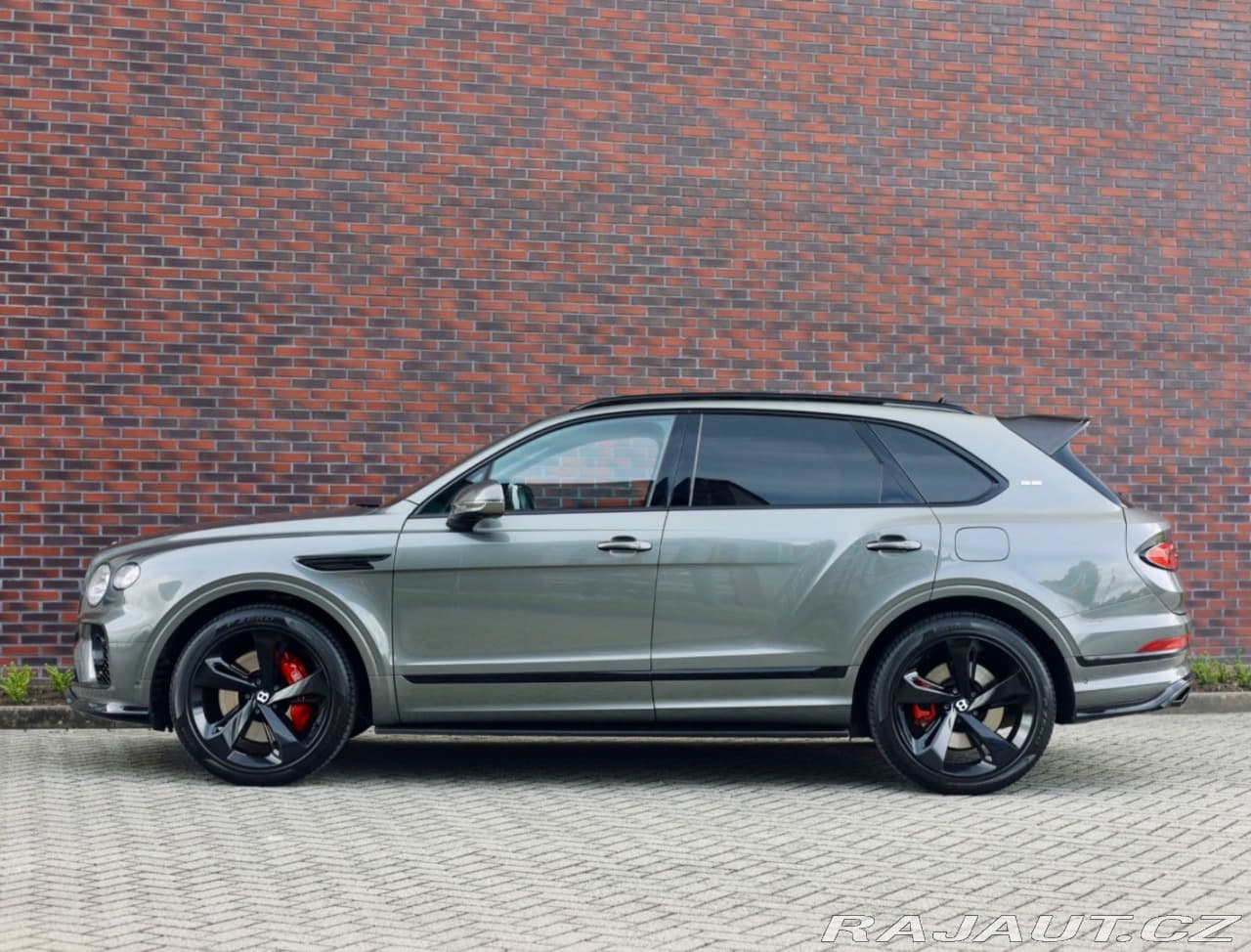 2021 Bentley BENTAYGA - 23