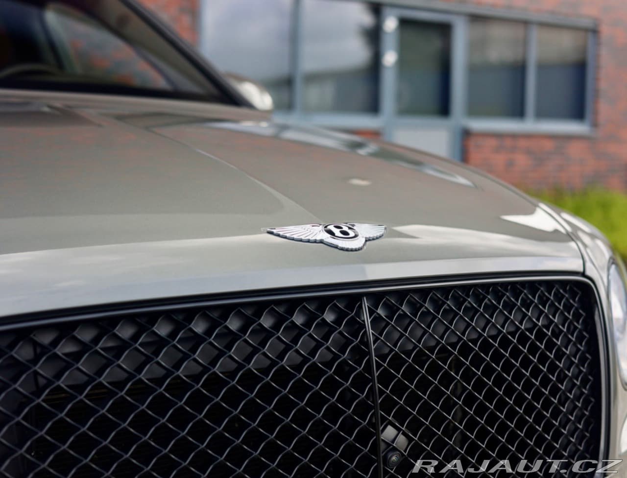 2021 Bentley BENTAYGA - 11