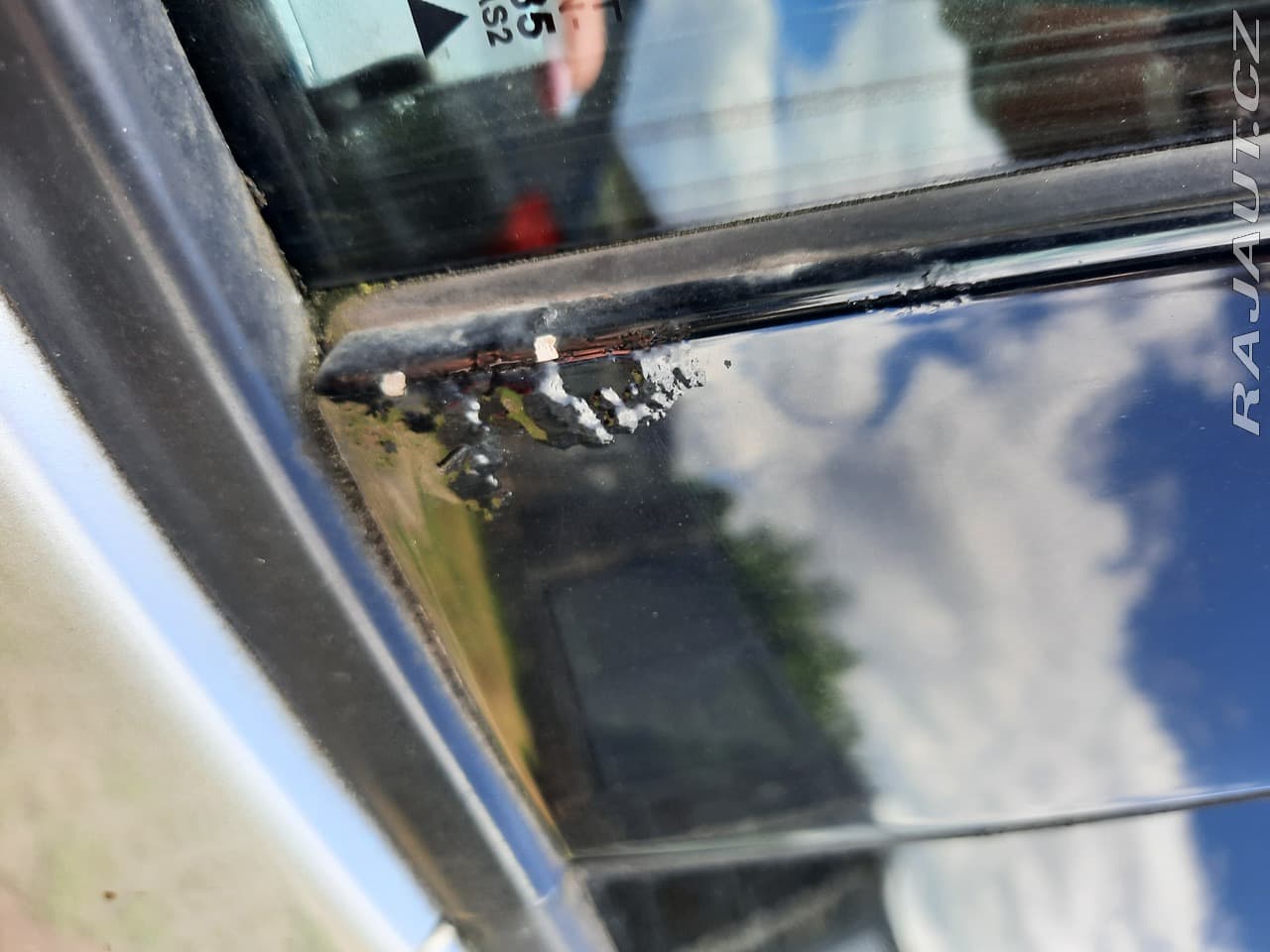 2010 Volkswagen BEETLE - 34