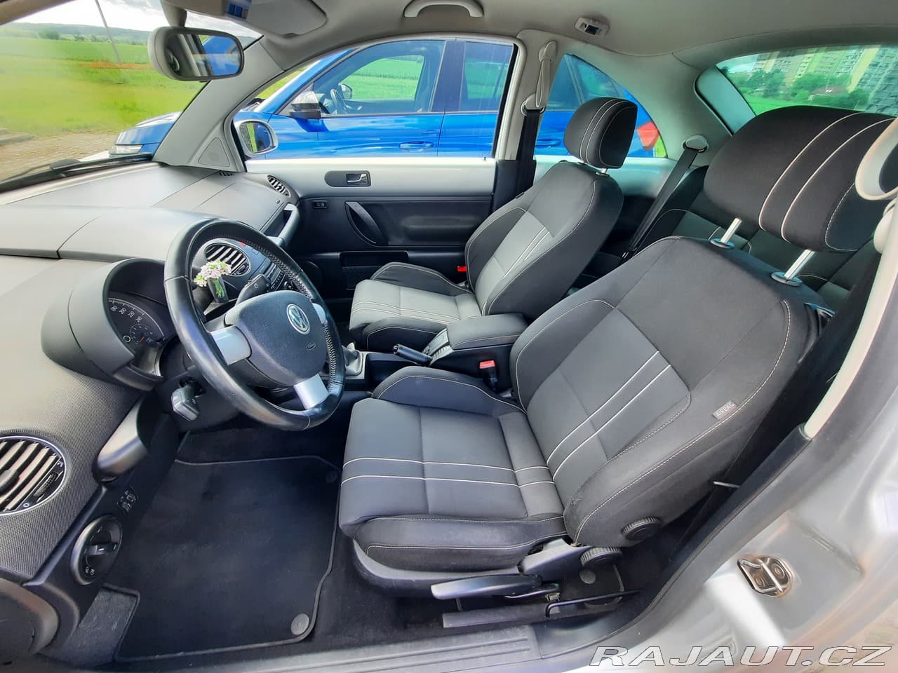 2010 Volkswagen BEETLE - 10