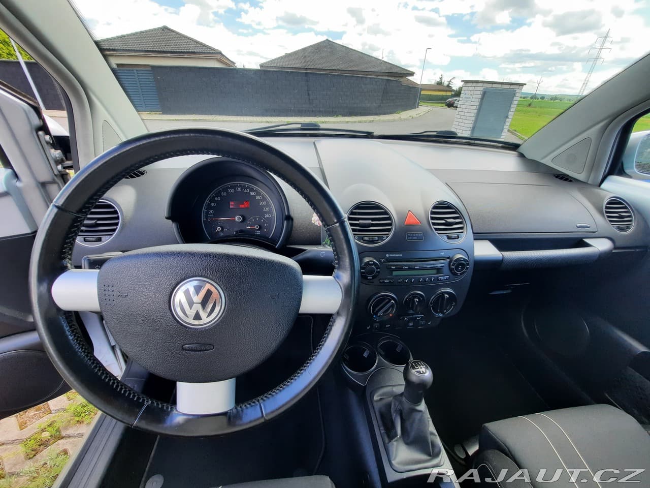2010 Volkswagen BEETLE - 16