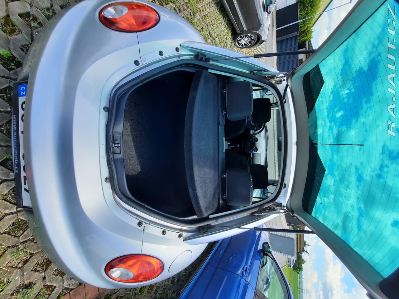2010 Volkswagen BEETLE - 19