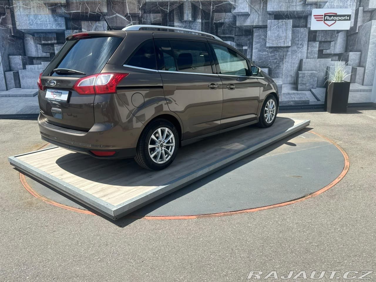 2016 Ford C-MAX - 11