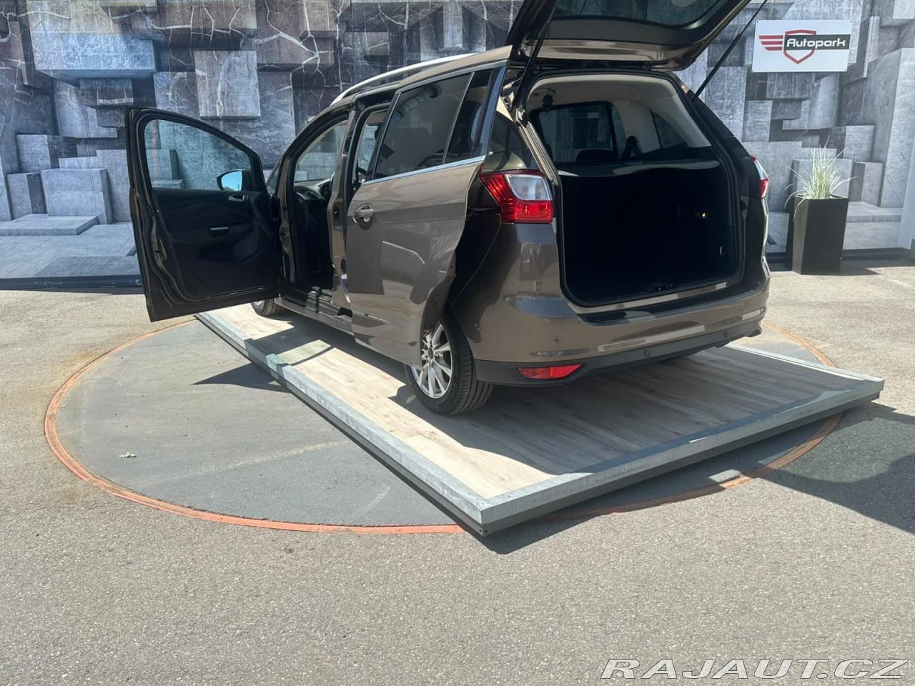 2016 Ford C-MAX - 17