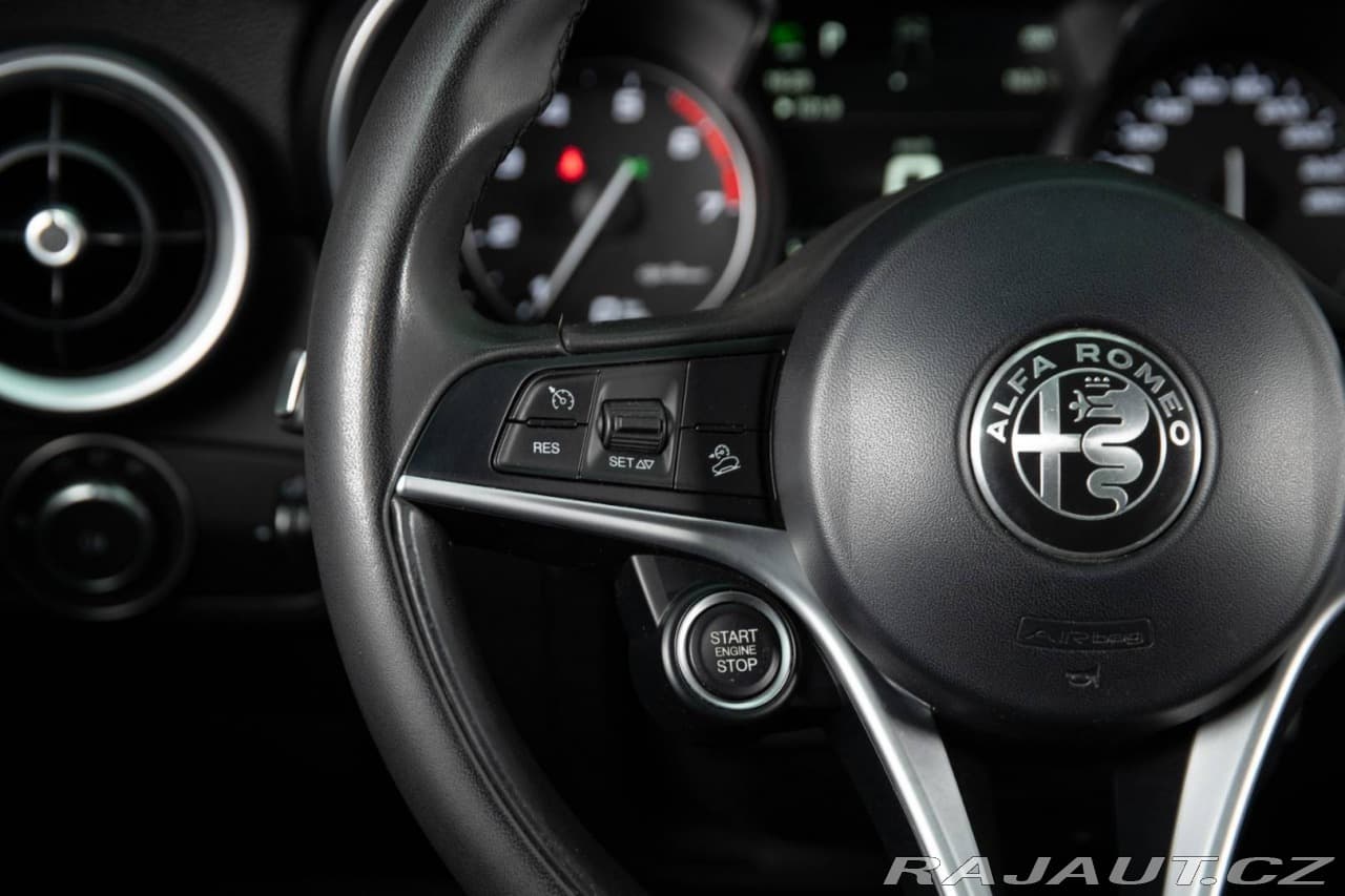 2017 Alfa Romeo STELVIO - 19