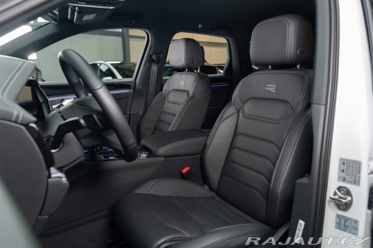2025 Volkswagen TOUAREG - 12