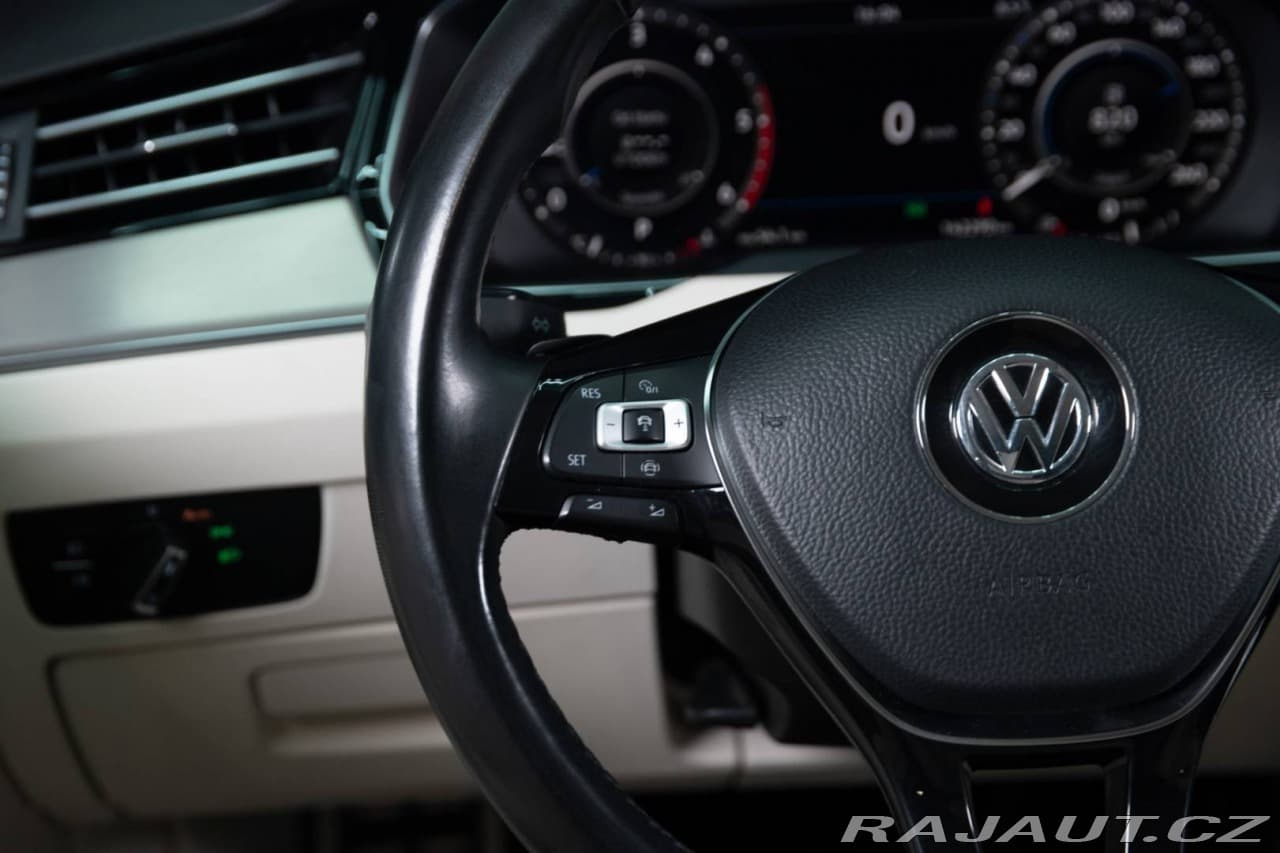 2019 Volkswagen PASSAT - 18