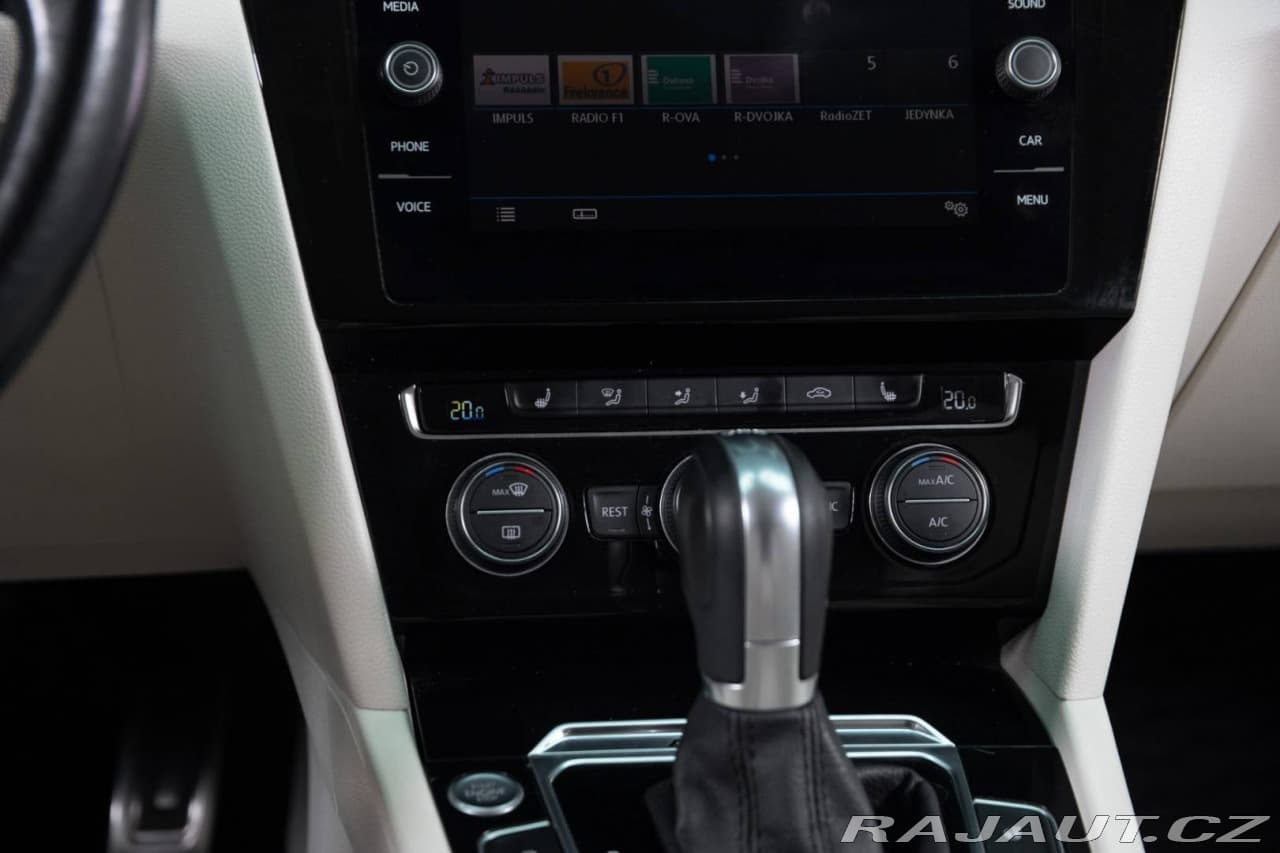 2019 Volkswagen PASSAT - 19