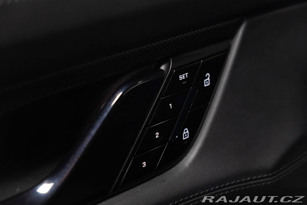 2020 Porsche TAYCAN - 12