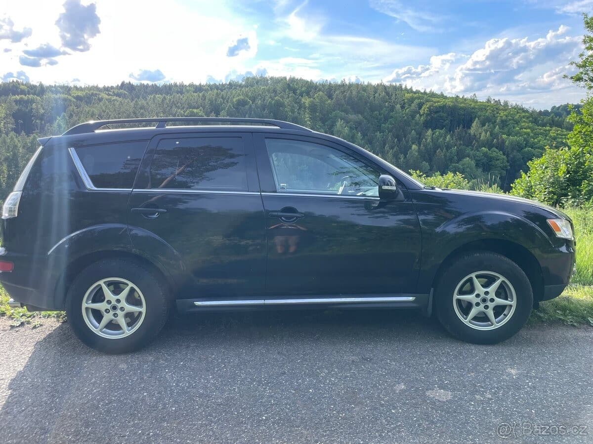 2012 Mitsubishi OUTLANDER - 8