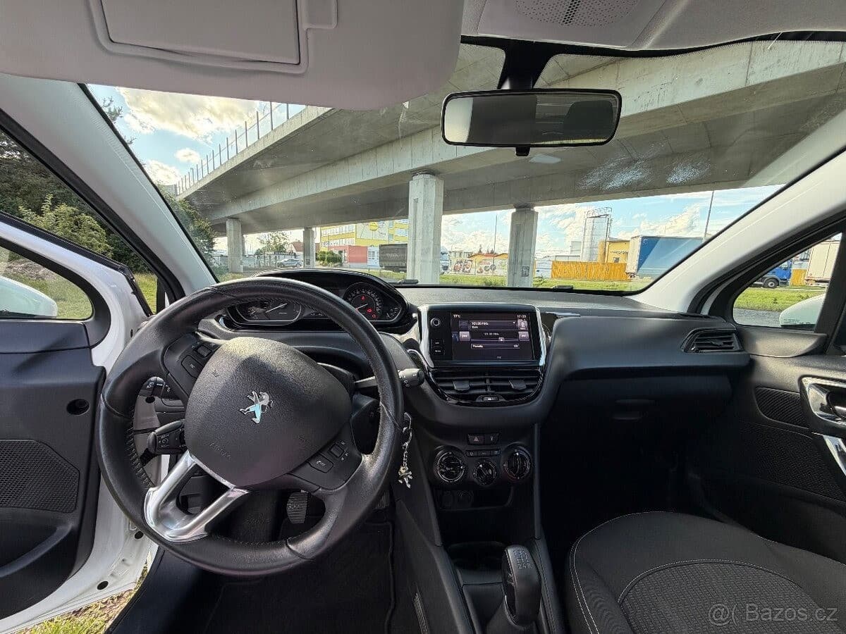 2017 Peugeot 208 - 13