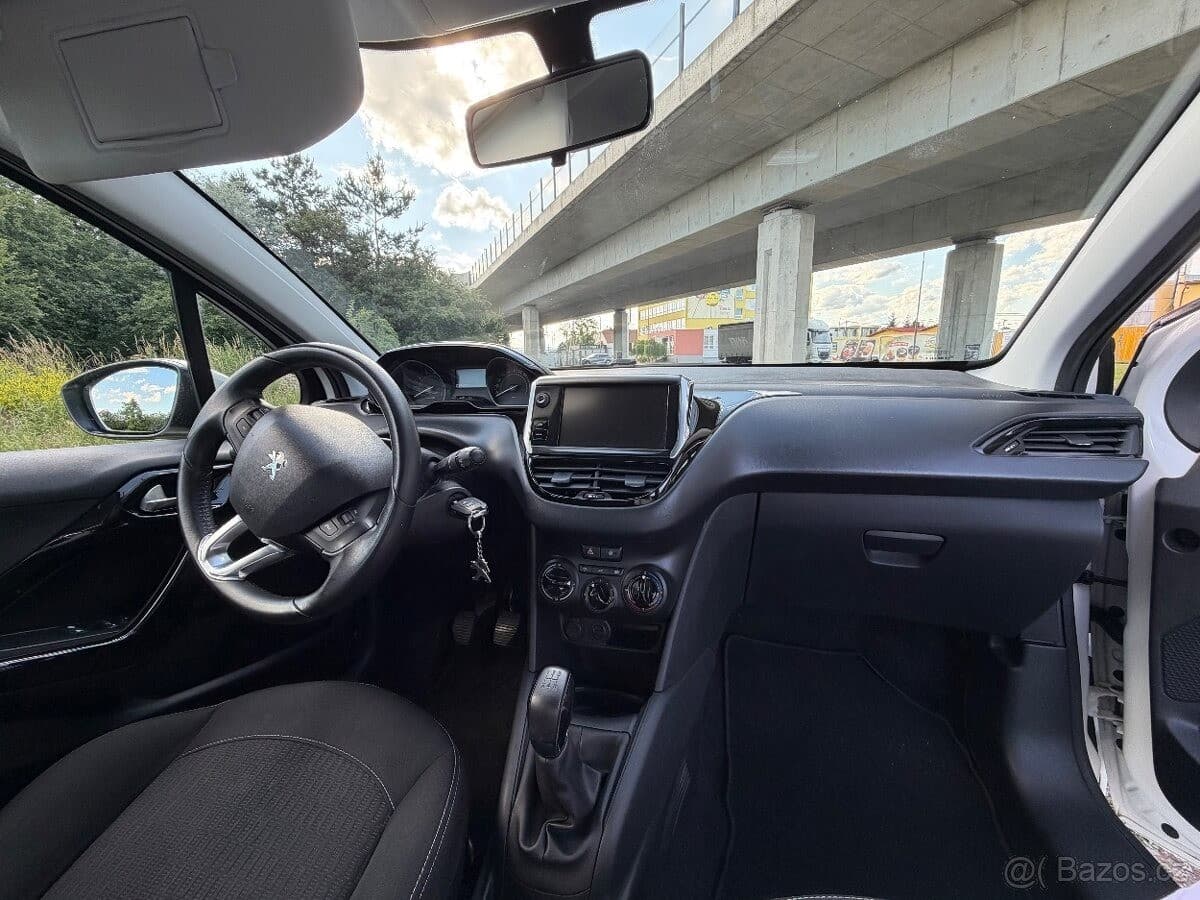 2017 Peugeot 208 - 6