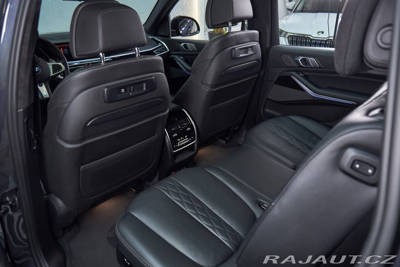 2021 BMW X7 - 14