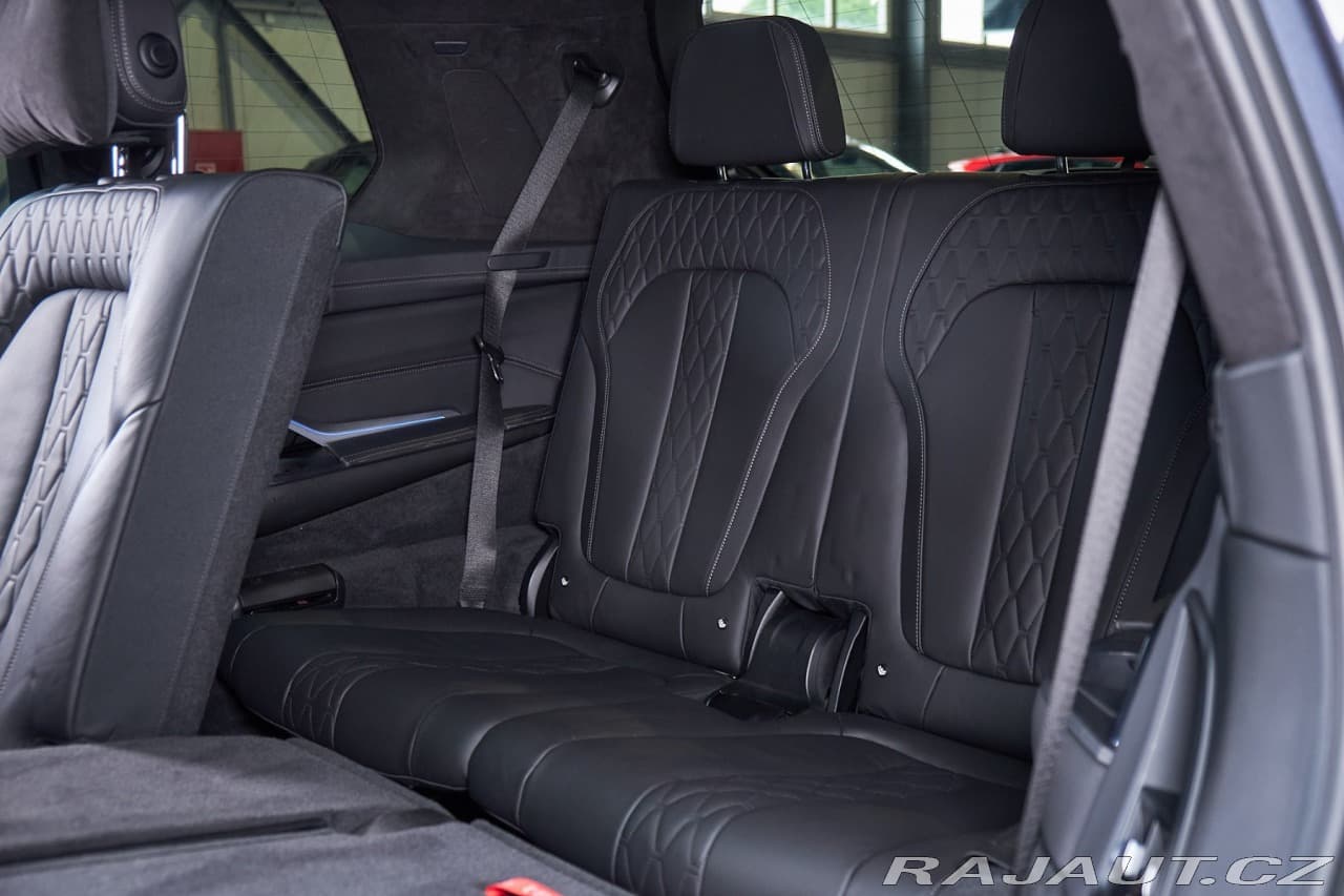 2021 BMW X7 - 16