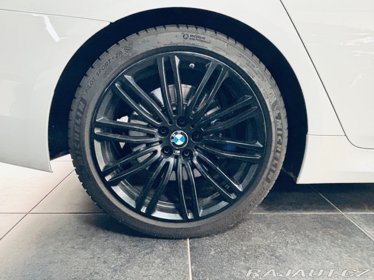 2017 BMW 5-SERIES - 10