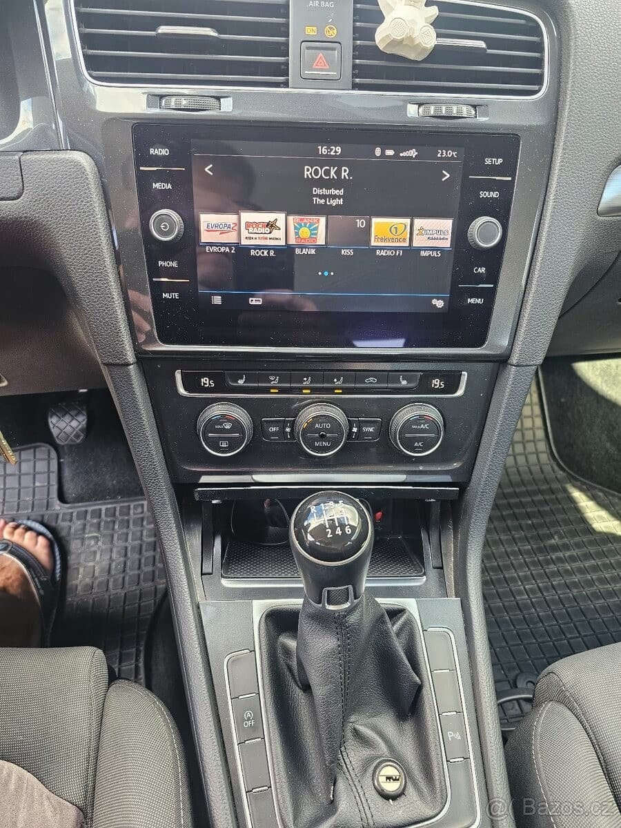 2017 Volkswagen GOLF - 25