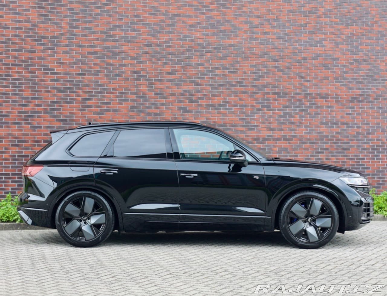 2025 Volkswagen TOUAREG - 31