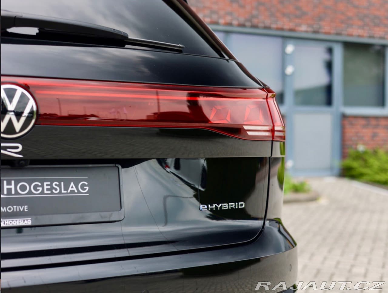 2025 Volkswagen TOUAREG - 22