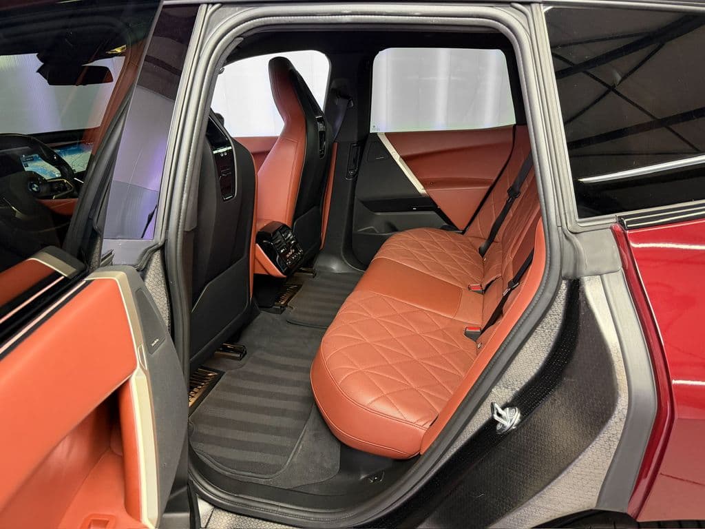 2022 BMW iX - 23