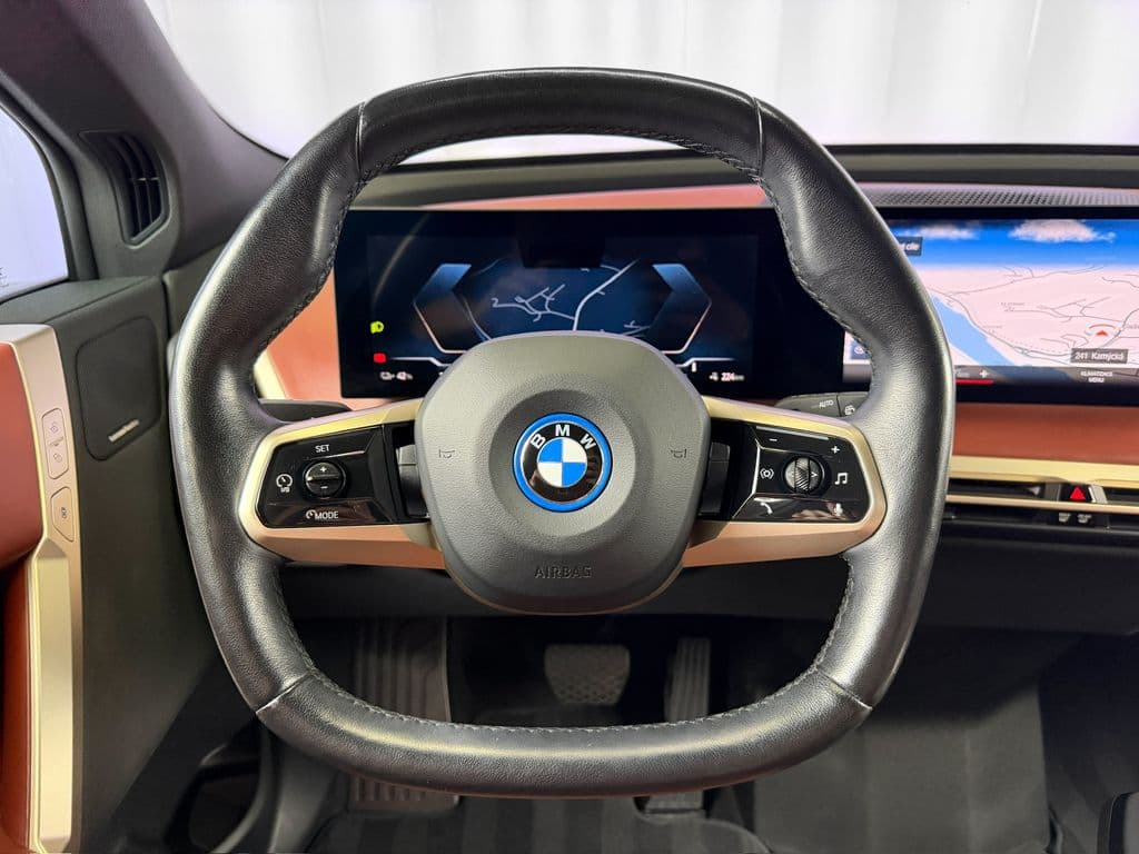 2022 BMW iX - 25