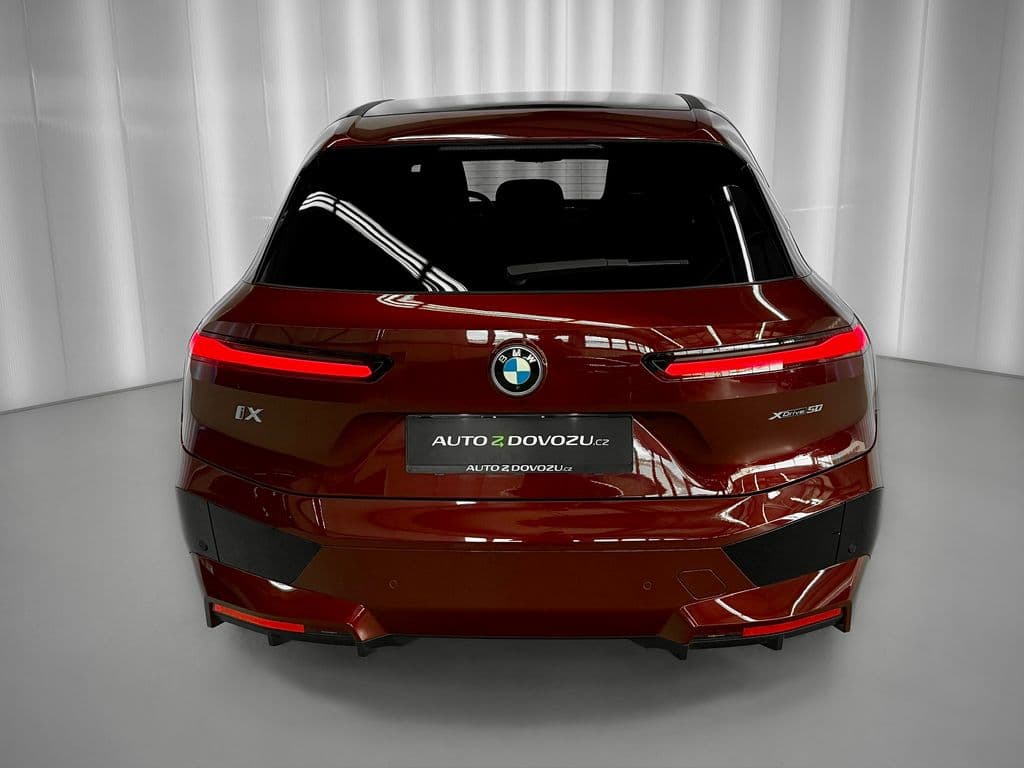 2022 BMW iX - 11