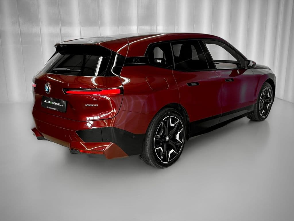 2022 BMW iX - 13