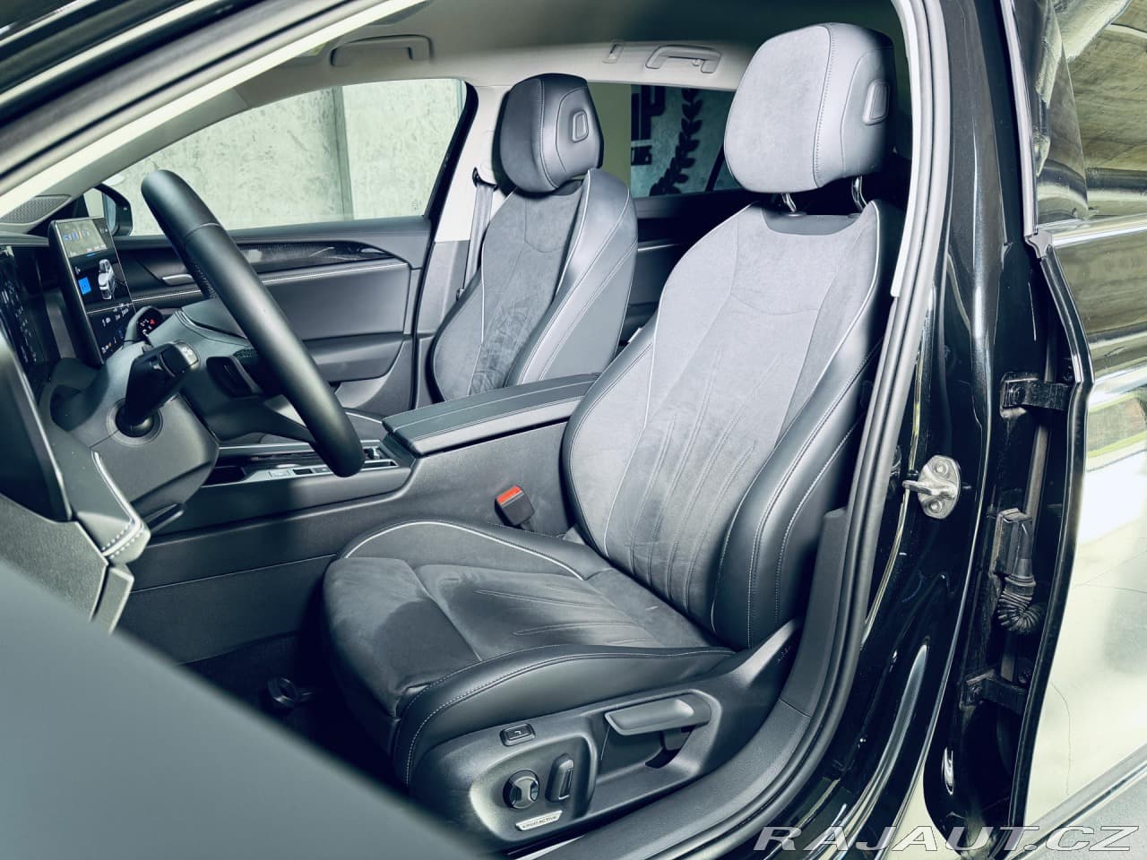 2025 Volkswagen PASSAT - 16
