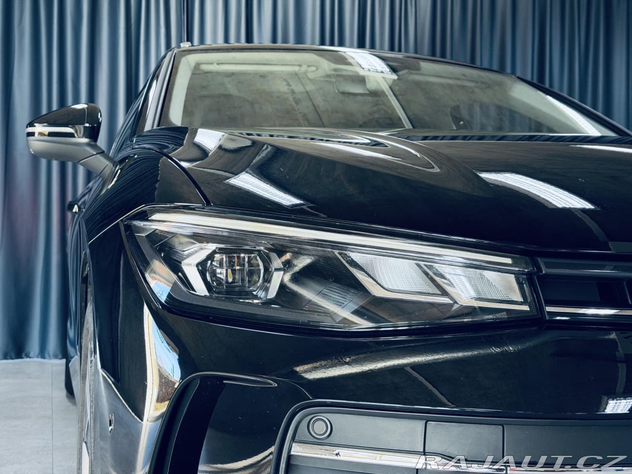 2025 Volkswagen PASSAT - 4