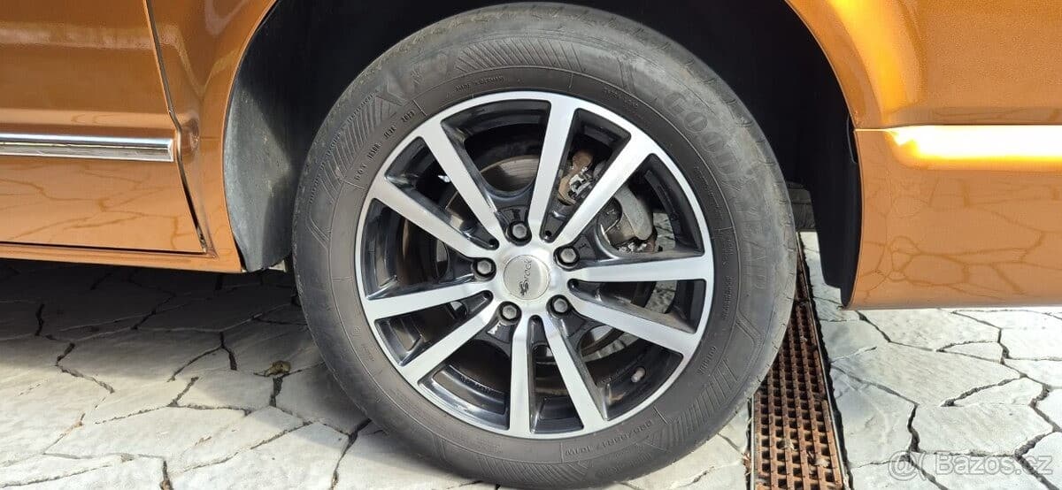 2013 Volkswagen MULTIVAN - 16